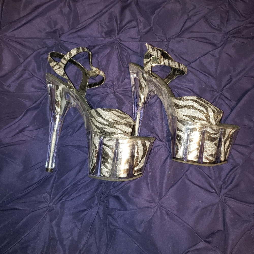Size 7 silver zebra glitter Skyscraper heels